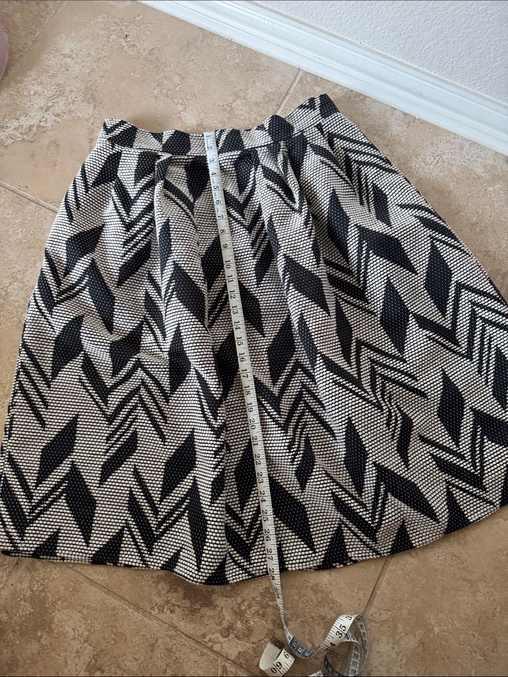New York & Company Black and White Geometric Circle Skirt